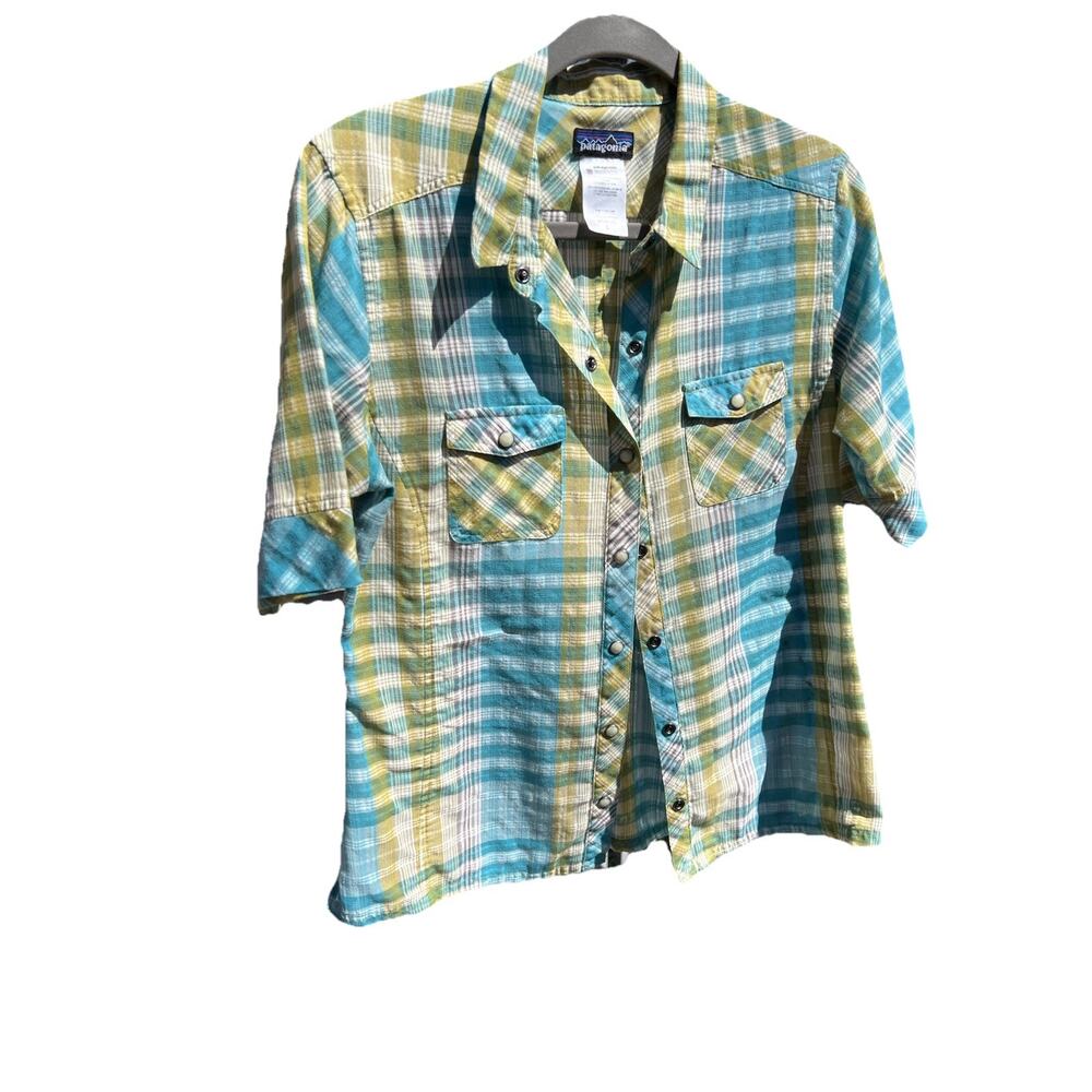 Patagonia Women's Pearl Snap plaid button down Short Sleeve Size 8